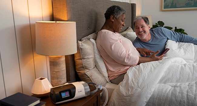 couple_chambre_sourire - Card